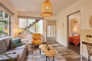 Manila 3 bedrooms 2 bathrooms Huge Balcony