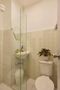 Manila 3 bedrooms 2 bathrooms Huge Balcony