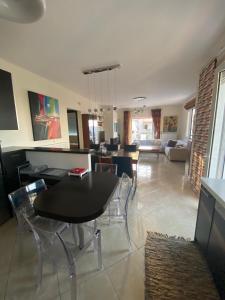 Ellies house