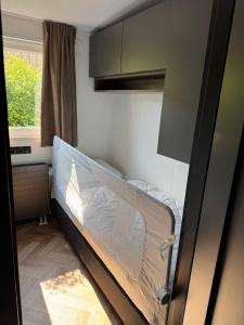 Luxury chalet Stay Smiley with hottub - Includes FREE pool access