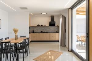 Notias-An Intimate Stay with Private Garden & Pool