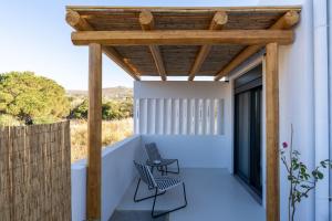 Notias-An Intimate Stay with Private Garden & Pool