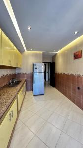 Sea View & Balcony, 3BR, Large Modern Apartment, City Center