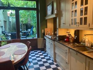 Room in a garden Late CHECKOUT