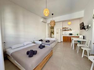 Elenitas flat, Steps to the Windmills & Fabrika