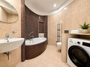 Elegant Spa Apartment Near the Thermal Springs