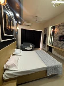 Midnight Minimal Retreat