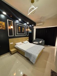 Midnight Minimal Retreat