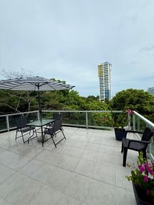 Coronado Beach Unique Balcony Apartment