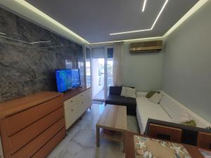Modern, spacious apartment by the sea