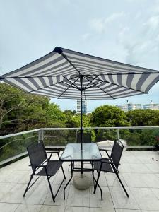 Coronado Beach Unique Balcony Apartment
