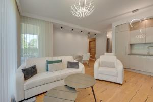 Tre Mare z ogrodem 2 by Grand Apartments