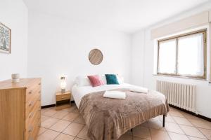 Apartment with Terrace - Lake Como & Bellagio nearby