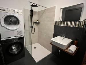 Spacious 2 bed overlooking Spinola bay