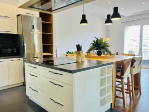 Spacious 2 bed overlooking Spinola bay