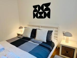 Spacious 2 bed overlooking Spinola bay