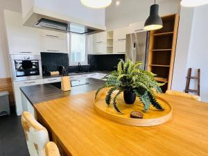 Spacious 2 bed overlooking Spinola bay