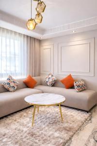 C008 C009 C027 Chic Cozy Studio in Central Burgundy Home work with Private Parking, Fast Wifi