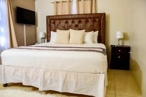 Relax Phoenix Estates -2 bed House 24 hr security