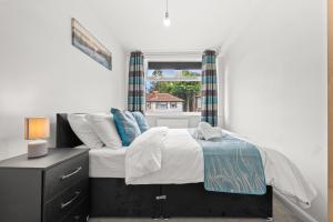 Modern & Spacious 4 Bedroom Residence in manchester