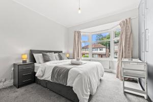 Modern & Spacious 4 Bedroom Residence in manchester