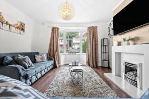 Modern & Spacious 4 Bedroom Residence in manchester