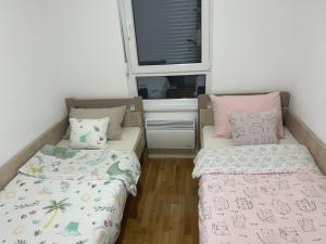 Airport Luxury Apartment Parking 6 Guests