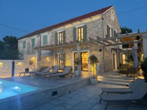 Heritage Villa Francheza-Elegant Stone villa near the Beach, Pašman Island , Ugrinić