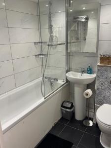 Stylish Hampton Wick Duplex