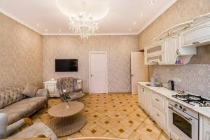 Apartment on Marjanishvili Square