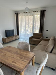 Elois Seaview Apartment, Shëngjin