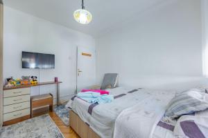Modern One-Bedroom Apartment - 10 Min to Lake