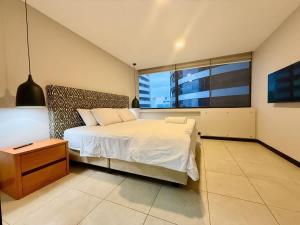 Stylish 2BD Condo with River View