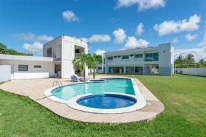Mansão c Piscina Privativa-6 suites 082M