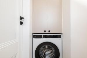 Wilcza Homely Apartment by BookingHost