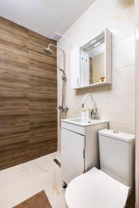 Modern 1BR Apt with Private Garage near Mall Plovdiv, Pulmed and Rowing Canal