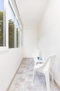 Modern 1BR Apt with Private Garage near Mall Plovdiv, Pulmed and Rowing Canal