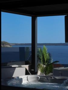 Vista Azura Apartment - Sea View & Private Jacuzzi