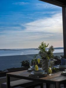 Vista Azura Apartment - Sea View & Private Jacuzzi