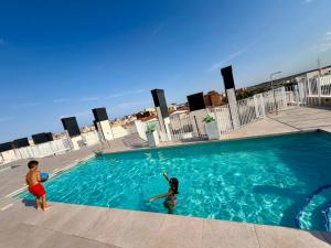 Ático moderno, pool & parking para estancias temporales