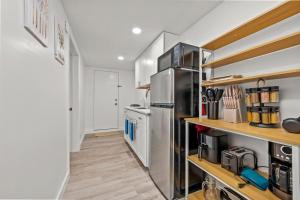 Modern 1BR Garden Apartment • 20 Mins to NYC