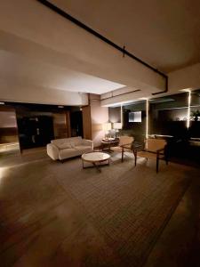 Isaiah 4110 Condo Stay