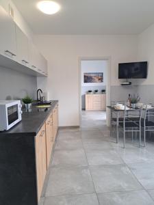 Apartamenty Słoneczne Rowy - 200 m od morza, z parkingiem