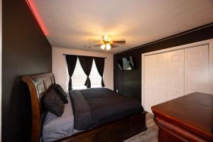 Relax, Retreat, and Unwind, in this Quiet getaway!