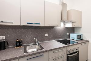 8 Min walk from the Station, Designer Studio Flat