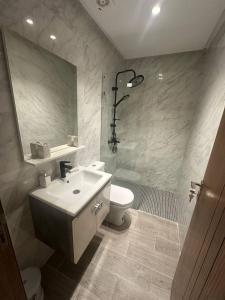 Stylish 2BD 4min to TGV Free Parking & Fast Wi-Fi