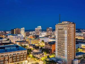 Elegant Urban Oasis Downtown BHM Near UAB & Nightlife