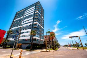 "Oceanfront 3BR, Home Office, Pool, Gym, Sauna, BBQ, Fast Wifi, Play area and Free Parking"