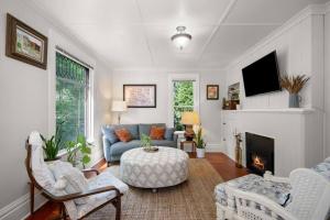 Chic Vintage Vibes Stylish Stay Near It All