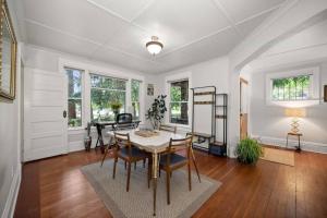 Chic Vintage Vibes Stylish Stay Near It All